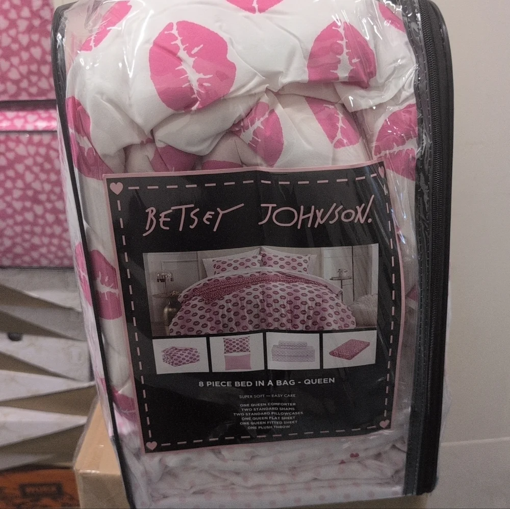 Betsey Johnson Pink Lips Queen Bedding 8 Pc Set